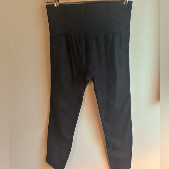 Bundle - Fabletics sports bra (M) and Joylab ribbed leggings (S) - Picture 2 of 10